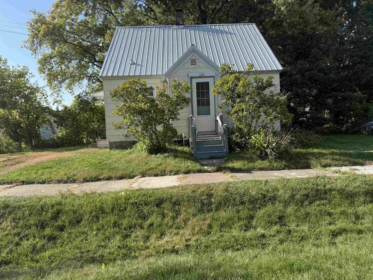 204 N SPRUCE AVENUE, Marshfield, WI 54449 - Image #1