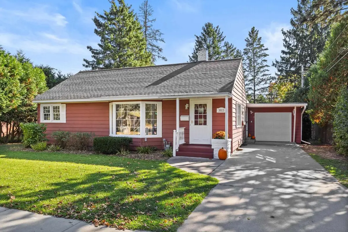 3013 COLLEGE AVENUE, Stevens Point, WI 54481 - Image #1