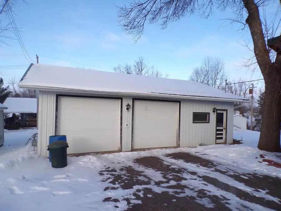 105 N HENDREN AVENUE, Greenwood, WI 54437 - #3