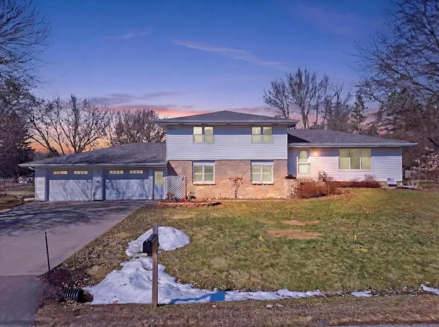 1906 S CEDAR AVENUE, Marshfield, WI 54449 - #2