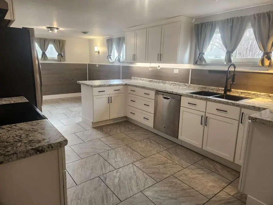 225 W 28TH STREET, Marshfield, WI 54449 - #2