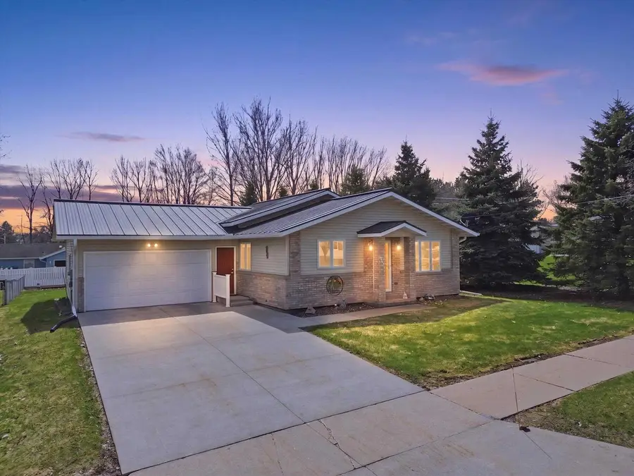 404 W IVES STREET, Marshfield, WI 54449 - #3