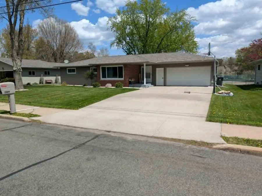 1909 PALMETTO AVENUE, Marshfield, WI 54449 - #2