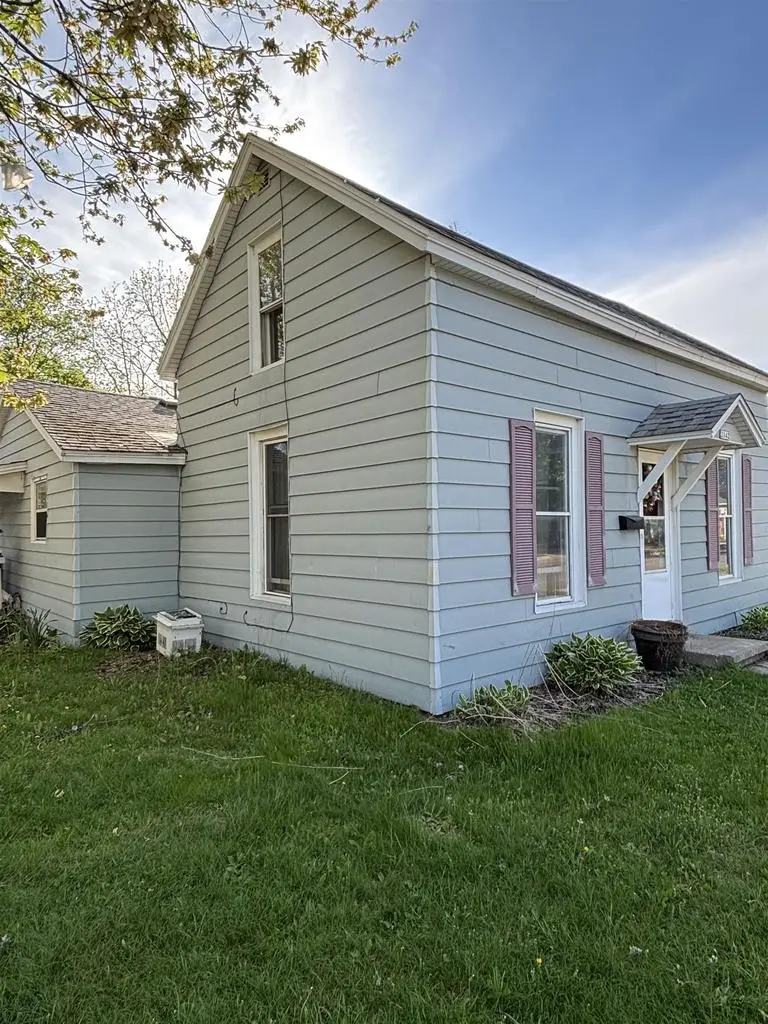 2142 STRONGS AVENUE, Stevens Point, WI 54481 - #2