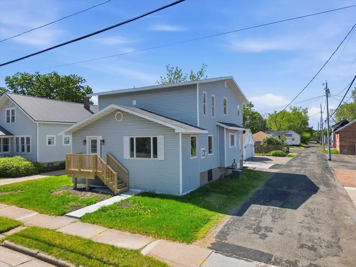 208 E 4TH STREET, Marshfield, WI 54449 - #1