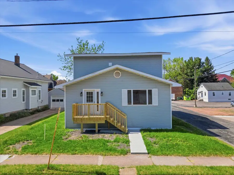208 E 4TH STREET, Marshfield, WI 54449 - #2