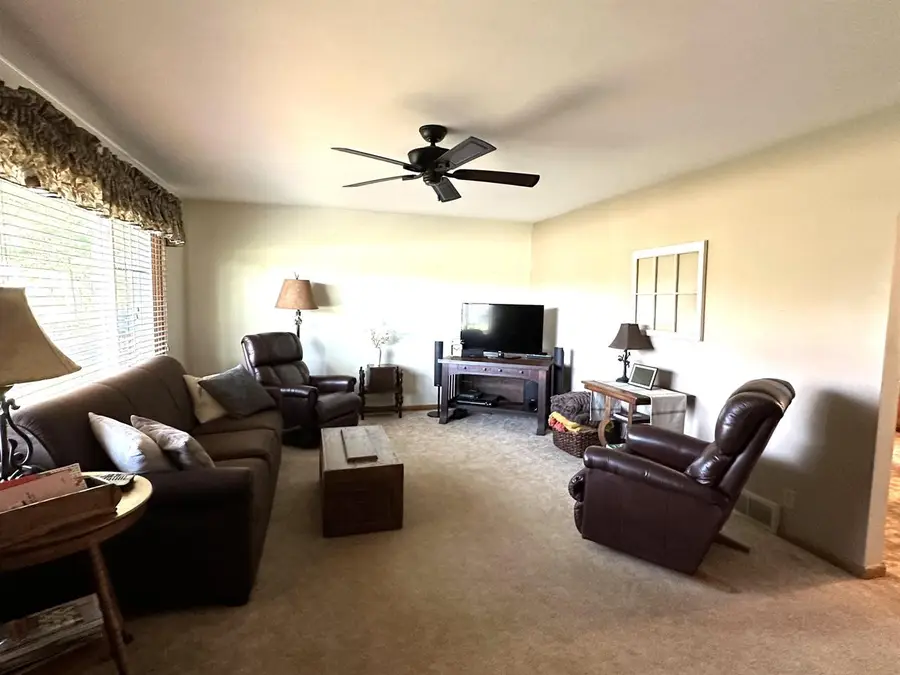 4011 GRIFFITH AVENUE, Wisconsin Rapids, WI 54494 - #2