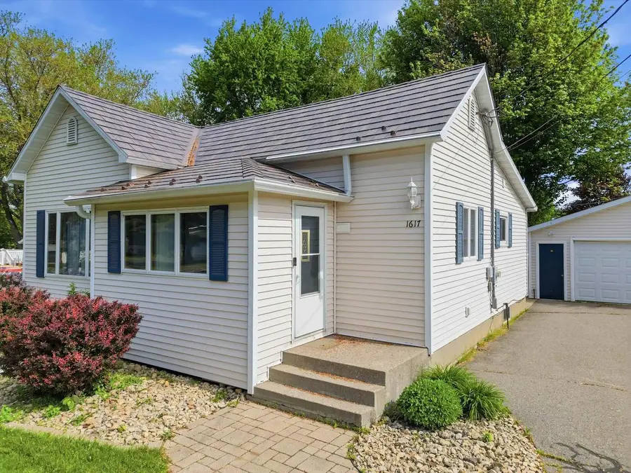 1617 E BLODGETT STREET, Marshfield, WI 54449 - #2