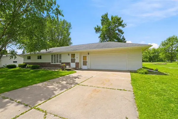 303 S 2ND LANE, Abbotsford, WI 54405