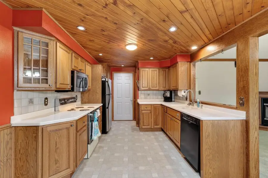 1060 LAKEWOOD LANE, Wisconsin Rapids, WI 54494 - #2
