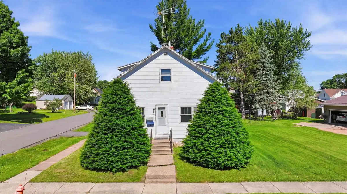400 N VINE AVENUE, Marshfield, WI 54449 - #1