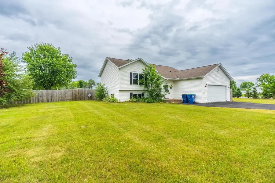 2104 MEADOW DRIVE, Kronenwetter, WI 54455 - #2