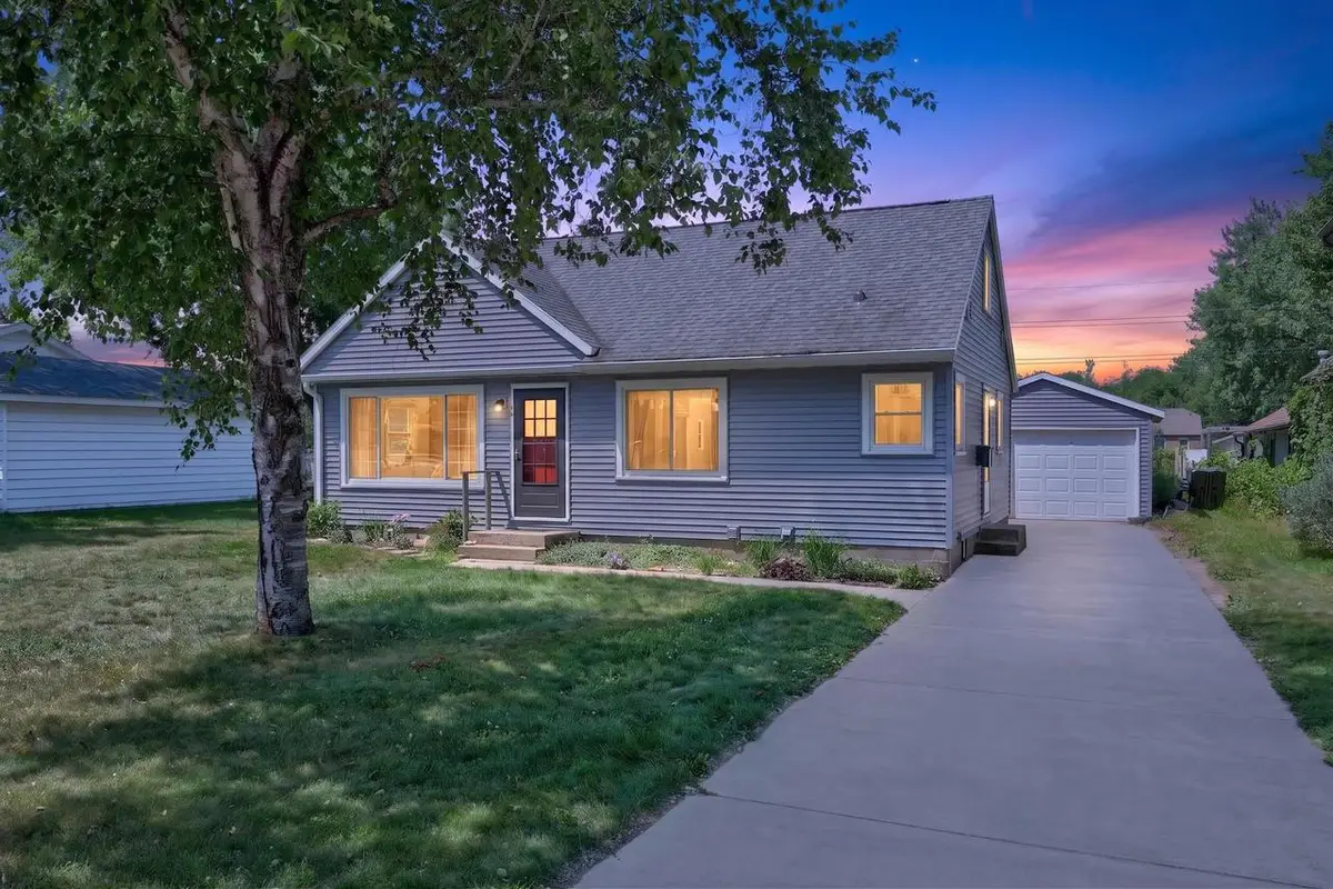 320 20TH AVENUE SOUTH, Wisconsin Rapids, WI 54495 - #1