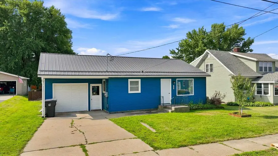 112 E 17TH STREET, Marshfield, WI 54449 - #2