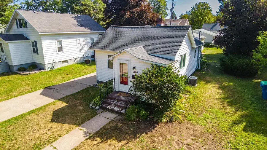 825 S 11TH AVENUE, Wausau, WI 54401 - #3