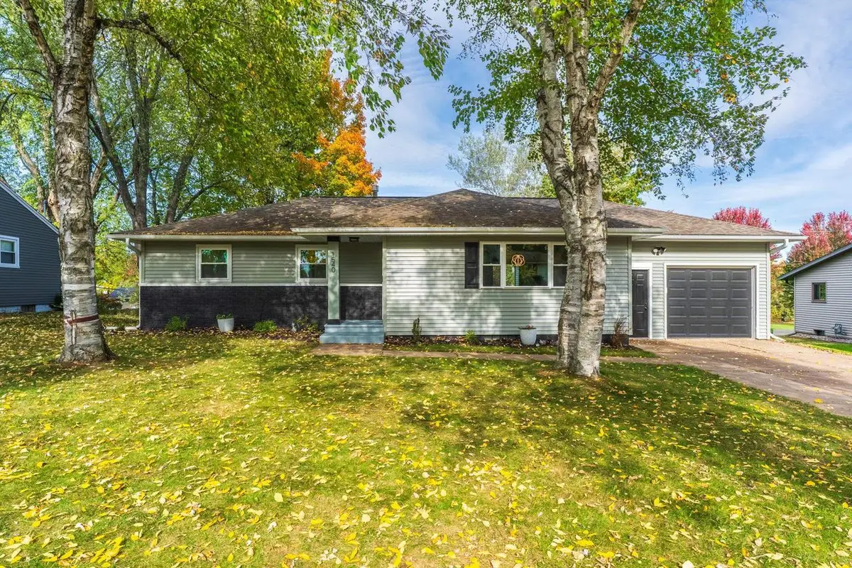 1540 SUMMIT DRIVE, Wausau, WI 54401 - #1
