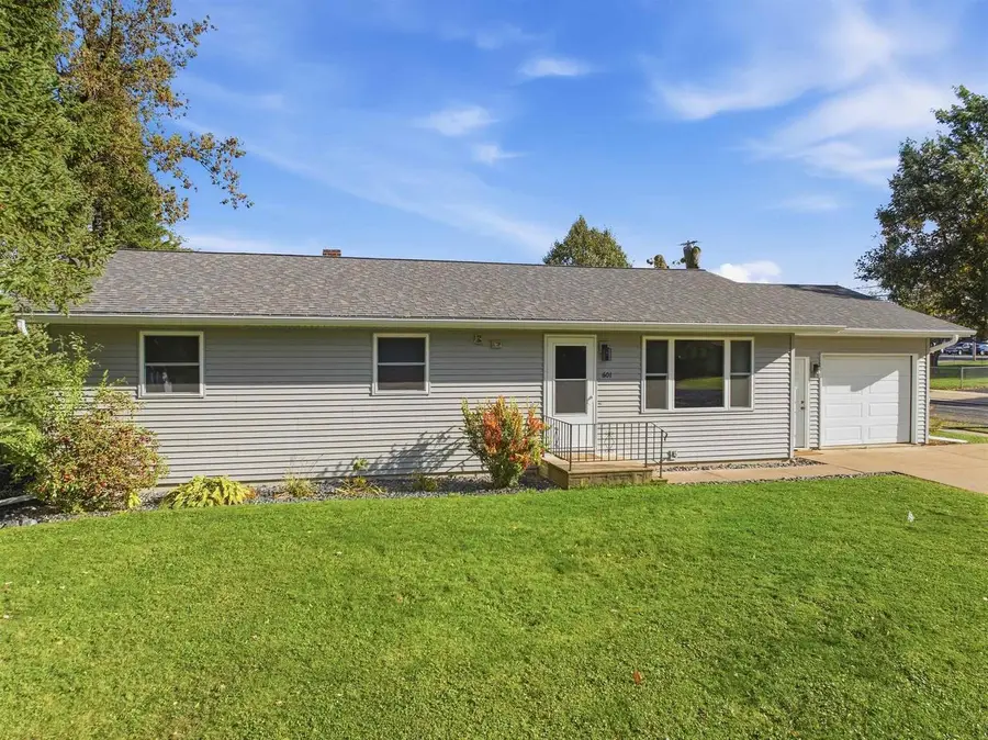 601 N CHESTNUT AVENUE, Marshfield, WI 54449 - #2