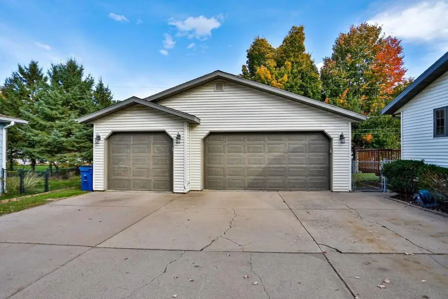 1433 N 16TH AVENUE, Wausau, WI 54401 - #2