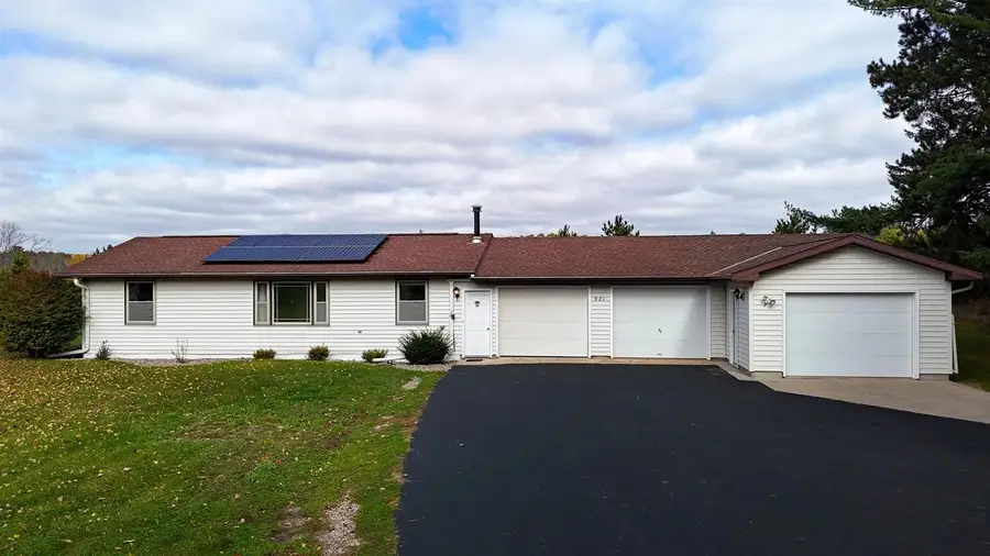 521 BAILEY STREET, Waupaca, WI 54981 - #2