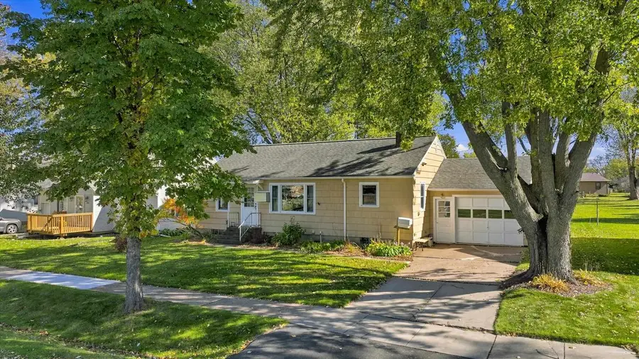 901 N MAPLE AVENUE, Marshfield, WI 54449 - #2