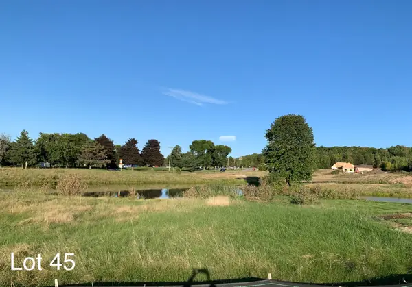 1679 Arnies Court #45, DE PERE, WI 54115