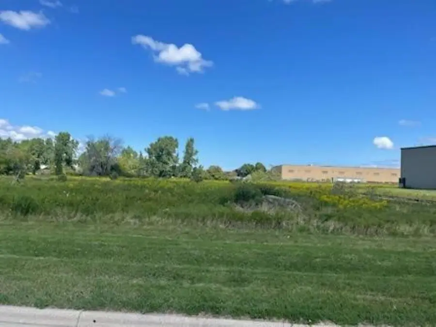 Contract Drive, Green Bay, WI 54304-5677 - Image #2