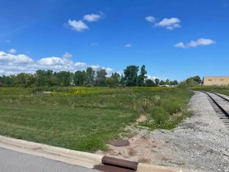 Contract Drive, Green Bay, WI 54304-5677 - Image #3