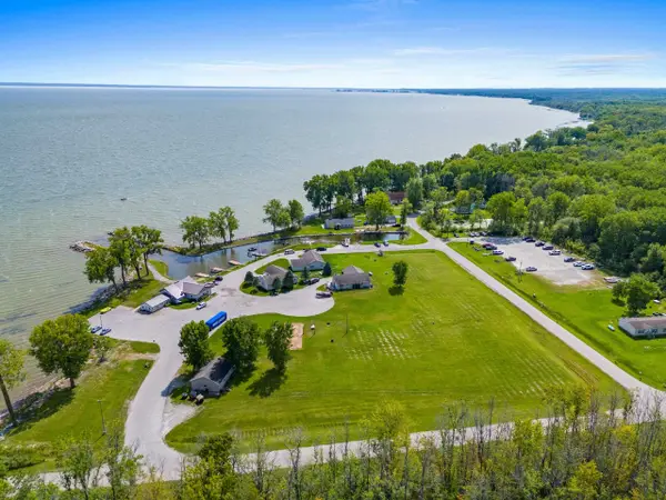 Cottage Road #19, LITTLE SUAMICO, WI 54141