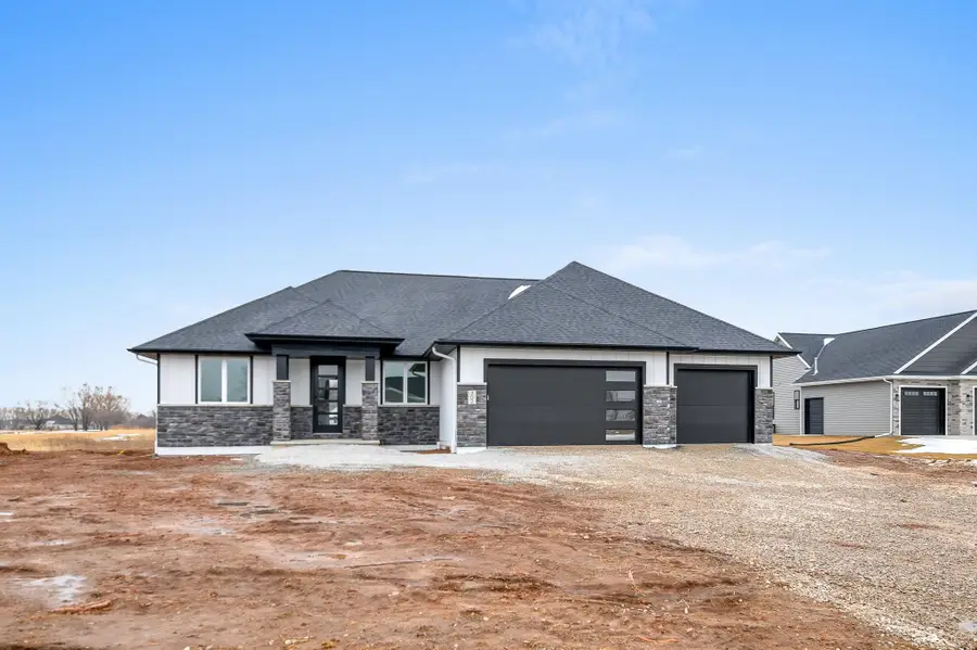 302 Kerrigan Drive, Wrightstown, WI 54180 - Image #2