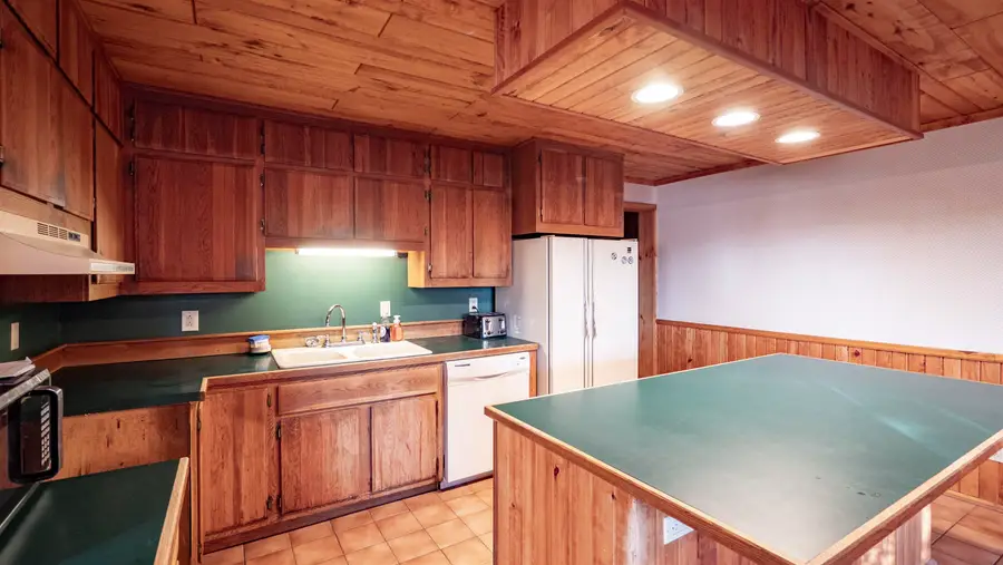 N9052 Moen Road, Iola, WI 54945 - Image #3