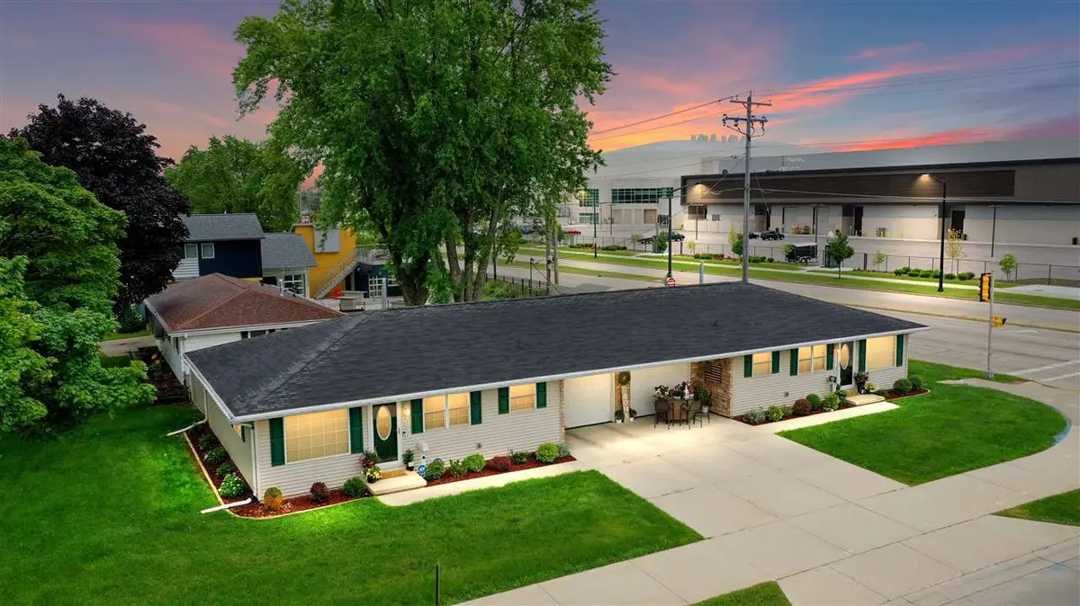 1839 S Oneida Street, Green Bay, WI 54304-3936 - Image #1