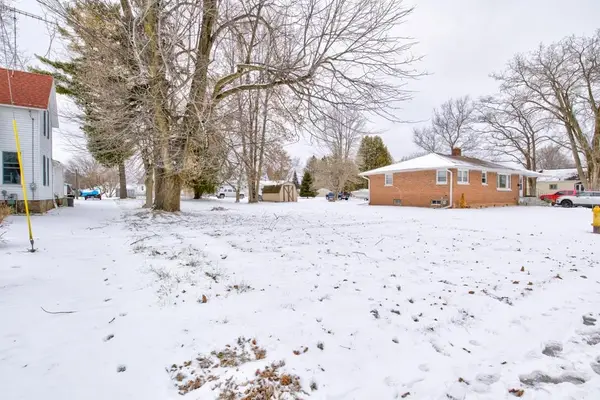 4017 North Shore Drive, MENOMINEE, MI 49858