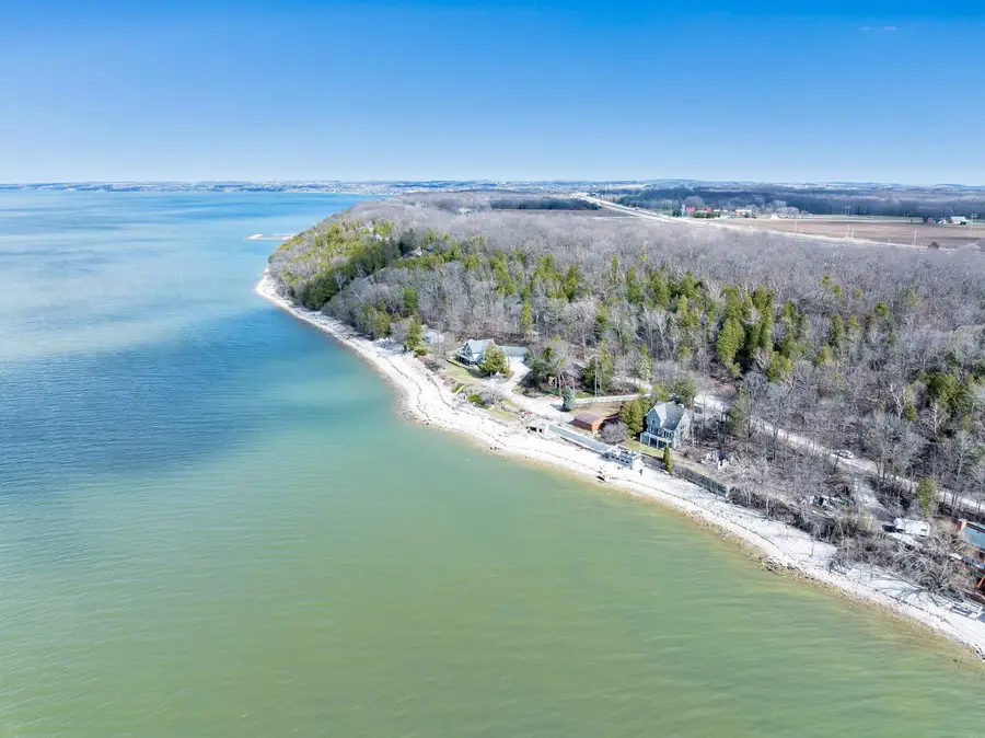 5341 Edgewater Beach Road, Green Bay, WI 54311 - Image #2