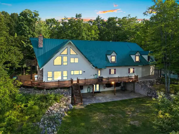 W8310 Meyer Lane, CRIVITZ, WI 54114