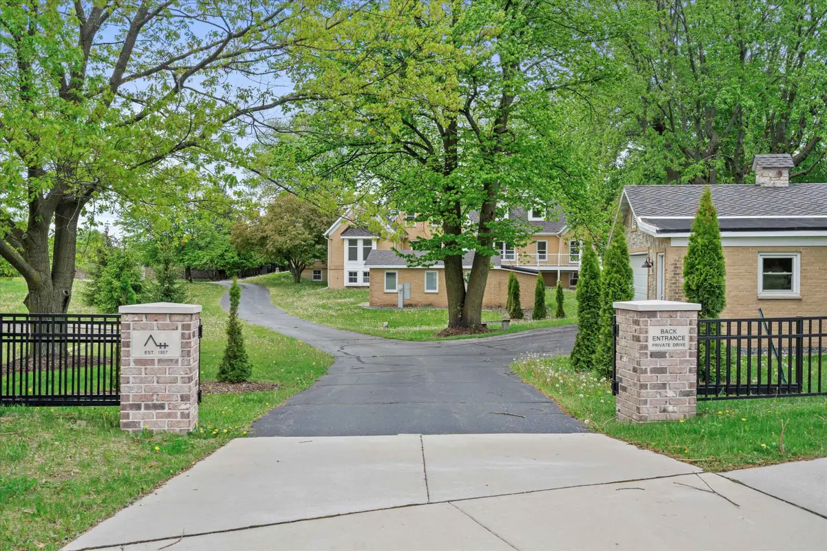 6600 N Ballard Road, Appleton, WI 54913 - Image #1