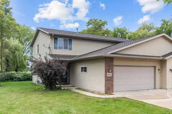 4642 Ridge Court, MANITOWOC, WI 54220