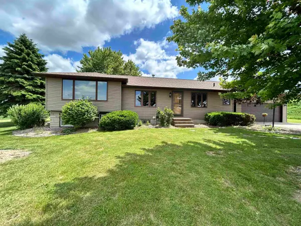 N2130 Cty Rd N, APPLETON, WI 54913