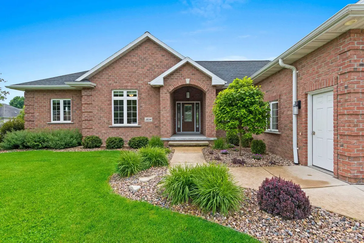 3234 W Twin Pines Court, Green Bay, WI 54311-8950 - Image #1