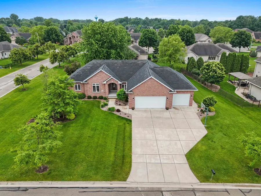 3234 W Twin Pines Court, Green Bay, WI 54311-8950 - Image #2