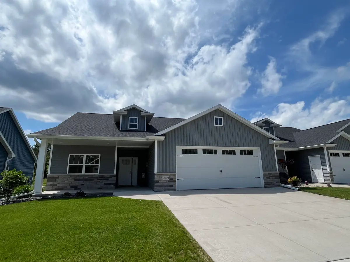 N9073 Southtowne Drive, Menasha, WI 54952-2413 - Image #1