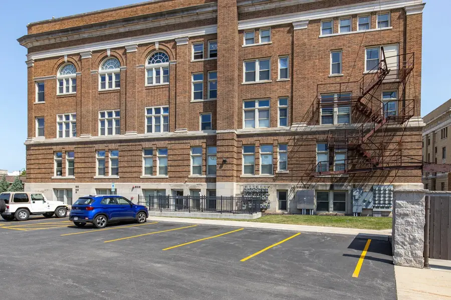 105 Washington Avenue #204, Oshkosh, WI 54901-4906 - Image #2