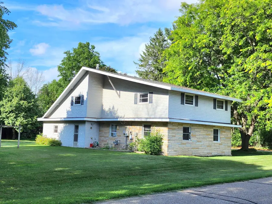127 S 3rd Avenue, Plainfield, WI 54966 - Image #2