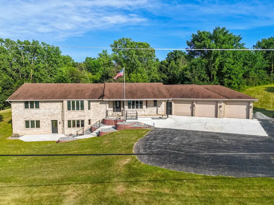 75 Washington Street, Wrightstown, WI 54180-9014 - Image #2