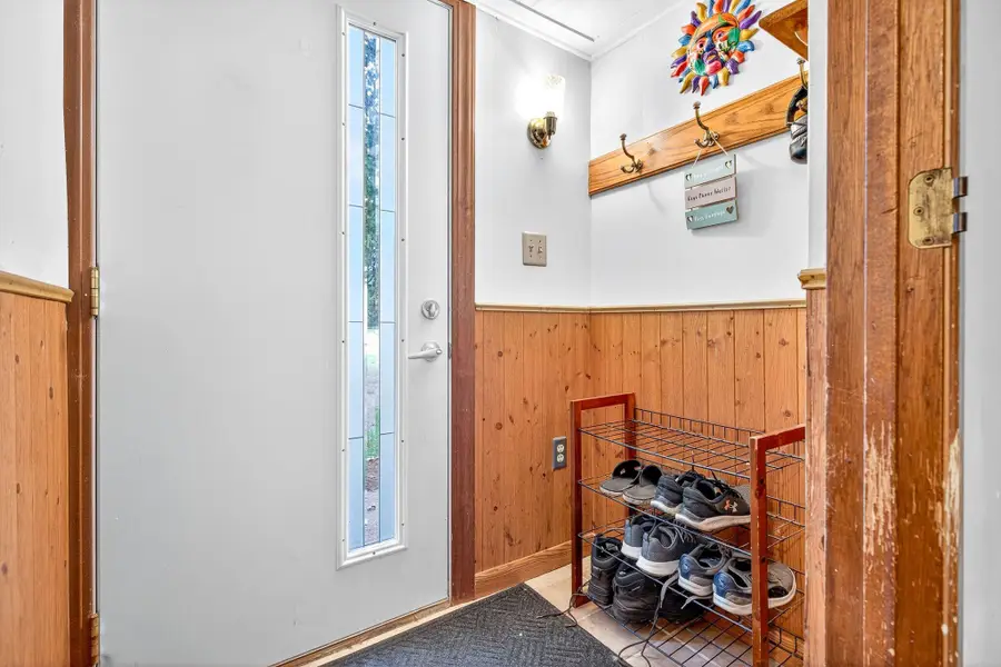 1328 W 9th Avenue, Oshkosh, WI 54902-6208 - Image #3