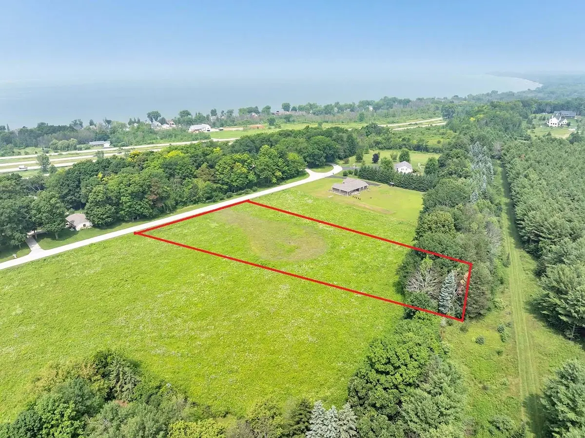 Rustic Oak Drive #13, Luxemburg, WI 54217 - Image #1