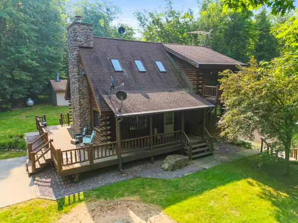 15789 Hickory Lane, MOUNTAIN, WI 54149