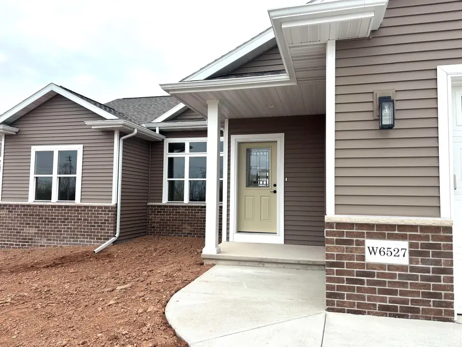 W6527 Breezy Way, Appleton, WI 54915 - Image #2