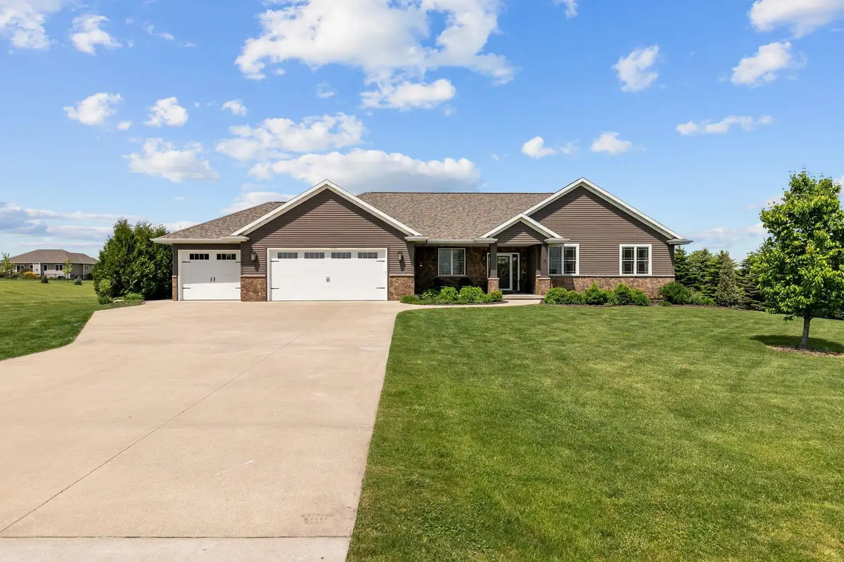 W8930 Madeline Lane, Hortonville, WI 54944 - Image #1