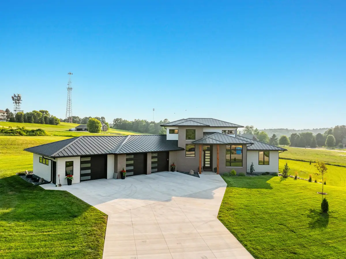 W8251 Hackberry Hills Road, Hortonville, WI 54944-9136 - Image #1