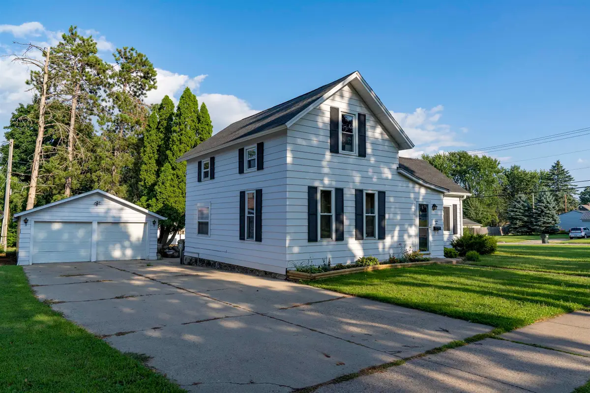 1210 S Pearl Street, New London, WI 54961 - Image #1